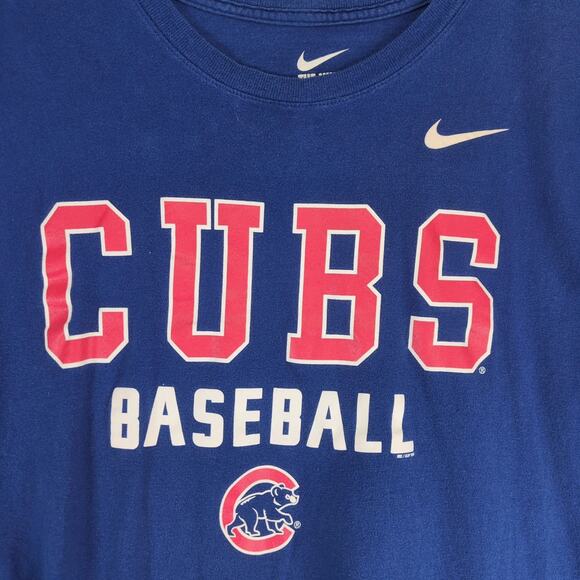 The Nike Tee Athletic Cut Chicago Cubs Baseball Men's L Graphic T-Shirt Blue MLB - Picture 3 of 10